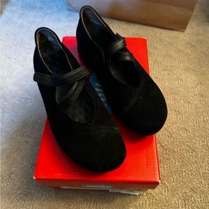 Wolky Passion Black Goat Suede size 39 EUC